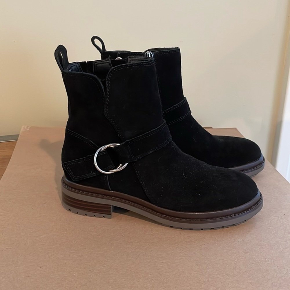 Blondo suede waterproof booties. 6.5